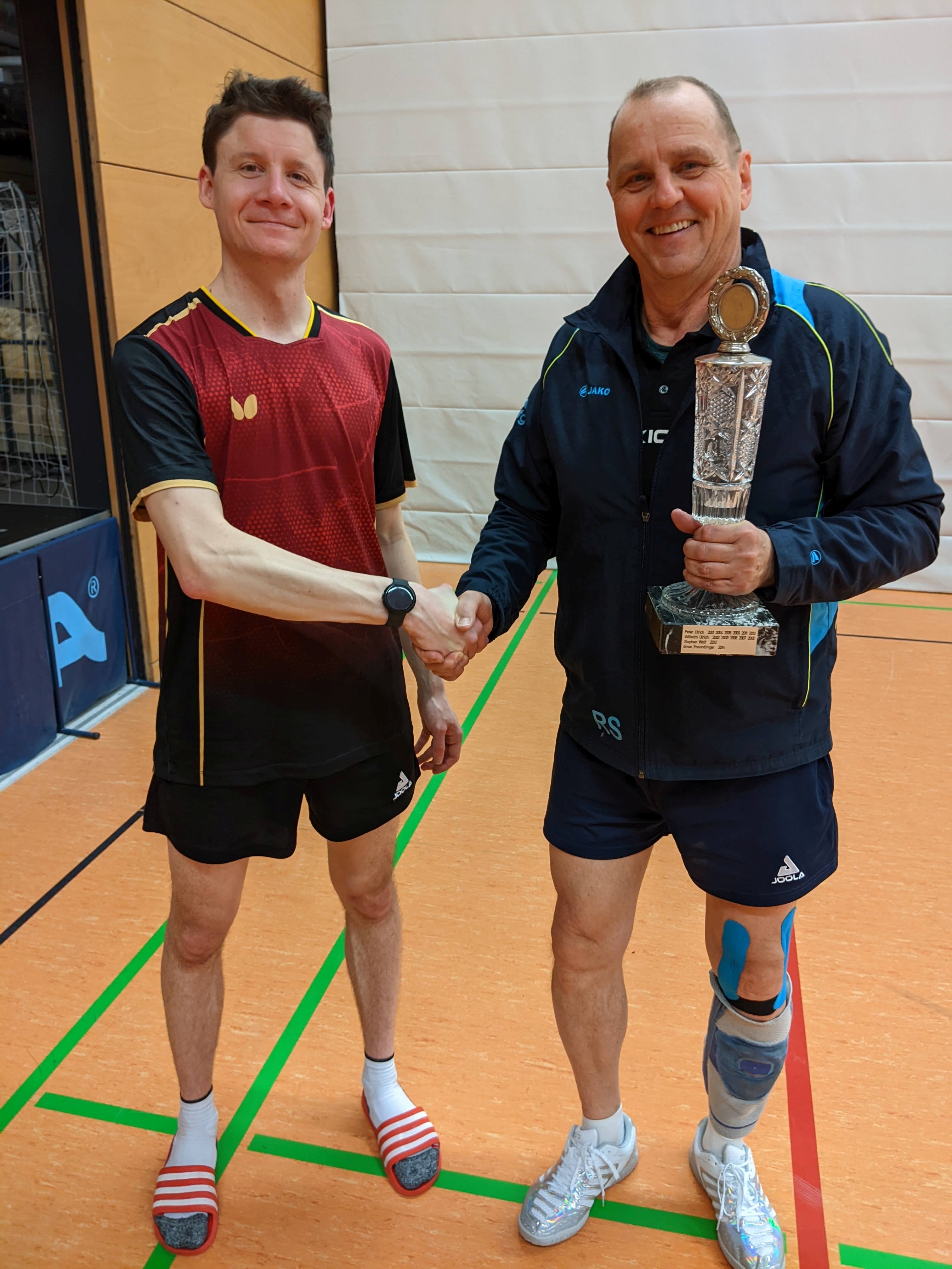 Einzelsieger mit Pokal vom Sieger 2024